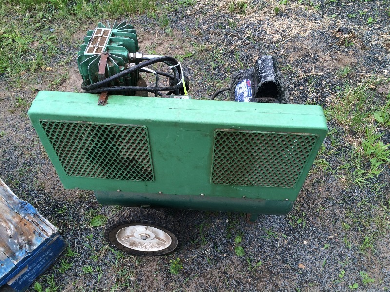 lot 28 image: Air Compressor  1 hp - 115230 v  works