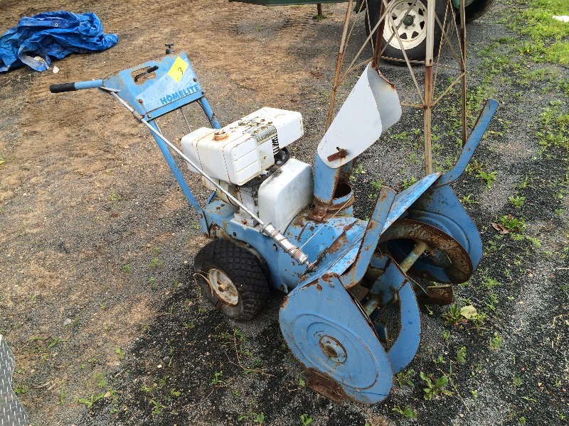 lot 3 image: Homelite SnowBlower  - hasnt ran since last year, may need a little work