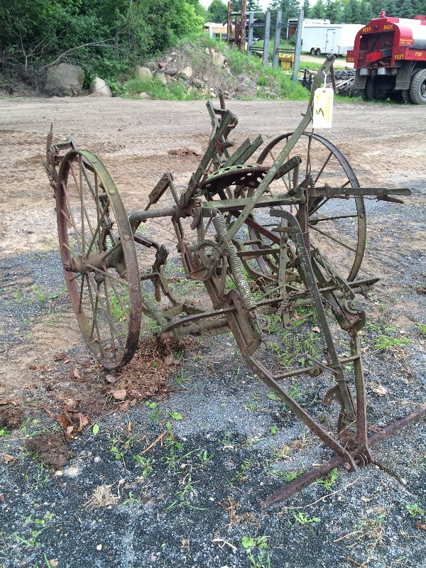 lot 5 image: Vintage McCormick-Deer Cultivator