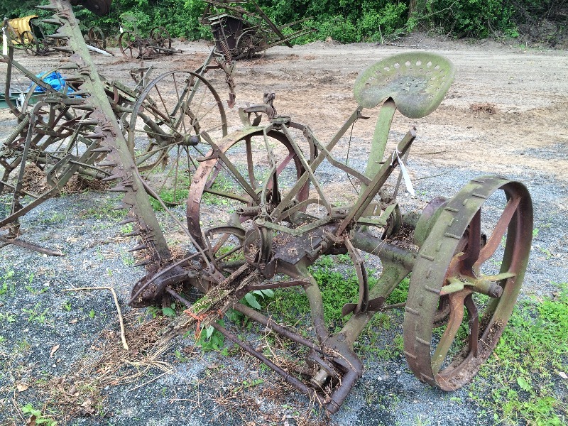 lot 6 image: Vintage Sickle