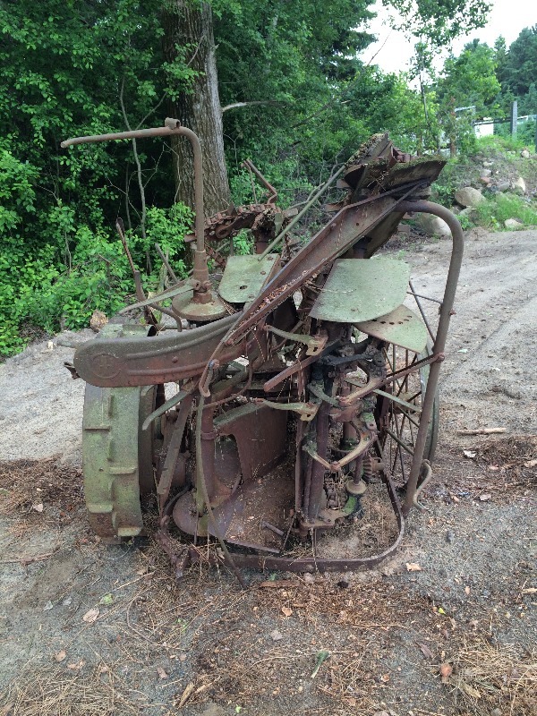 lot 7 image: Vintage - Potato picker