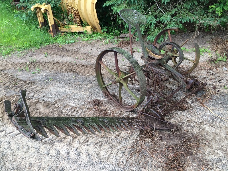 lot 10 image: Vintage Sickle