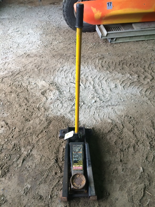 lot 44 image: Craftsman 3 12 ton floor jack - works