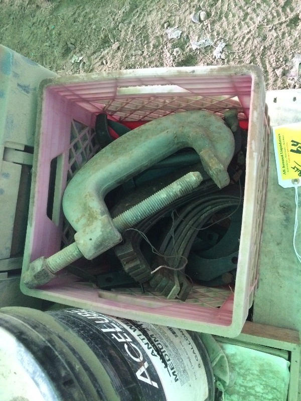 lot 64 image: Pallet of misc items