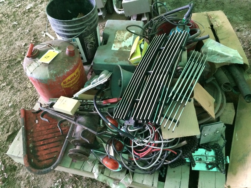 lot 72 image: Pallet of misc items