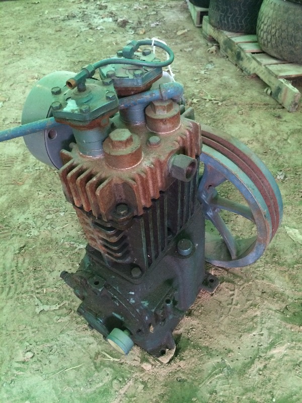 lot 89 image: Compressor Head  mn 216  3 x 2 12   Quency Compressor   Works Fine   pulled off a rustedleaking air tank