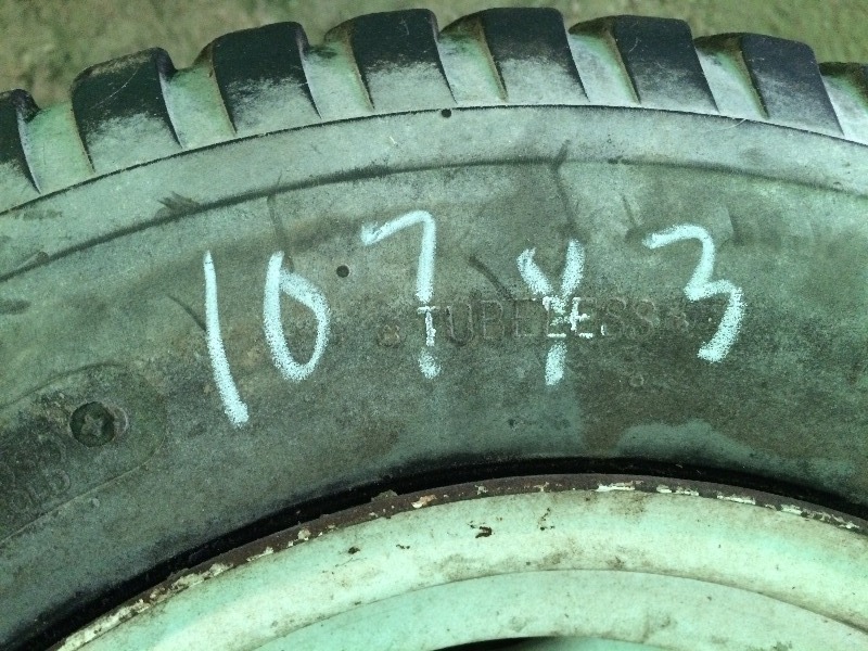 lot 107 image: Riding Lawn Mower Tires  23 x 8.50 - 12   on rims   Lot of 3