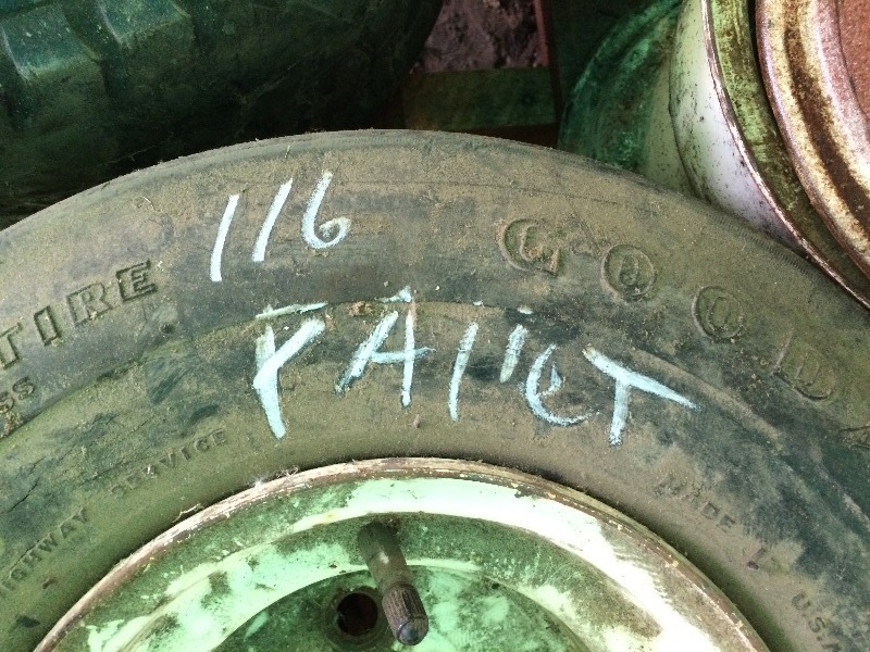 lot 116 image: Golf Cart Tire Rims & tires - Pallet Lot