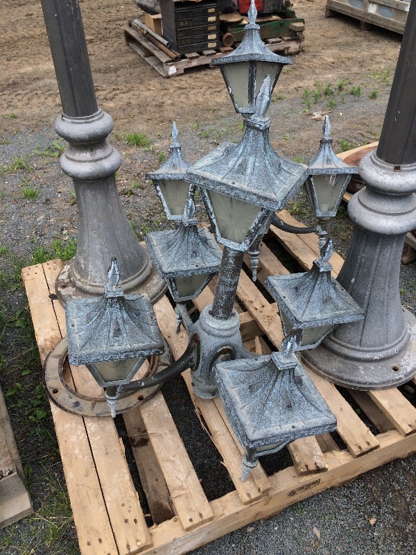 lot 126 image: Street  Driveway Lighting  - lot of 2