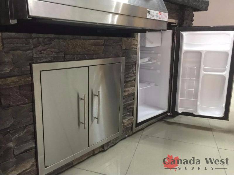 NEW BLACKROCK BBQ OUTDOOR STONE BBQ WITH ROTISSERIE AND FRIDGE 75001