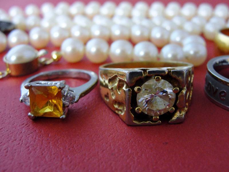 Costume Jewelry Ring Pearls