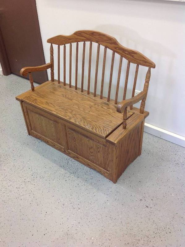 lot 2 image: Wooden storage bench