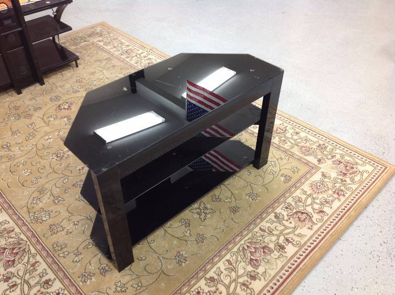 lot 21 image: Glass shelf entertainment center