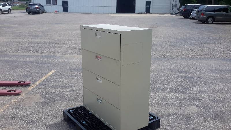 lot 31 image: 4 drawer file cabinet