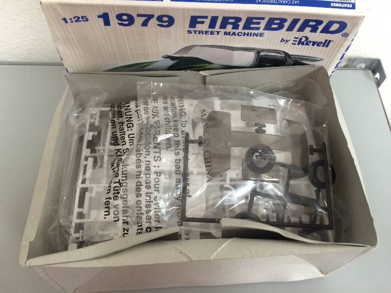lot 11 image: Revell 1979 Firebird