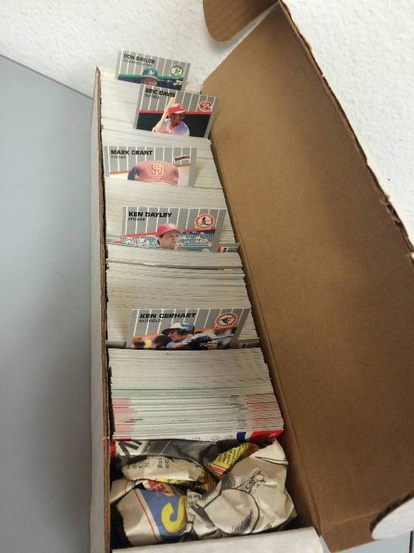 lot 22 image: Baseball Card Assortment