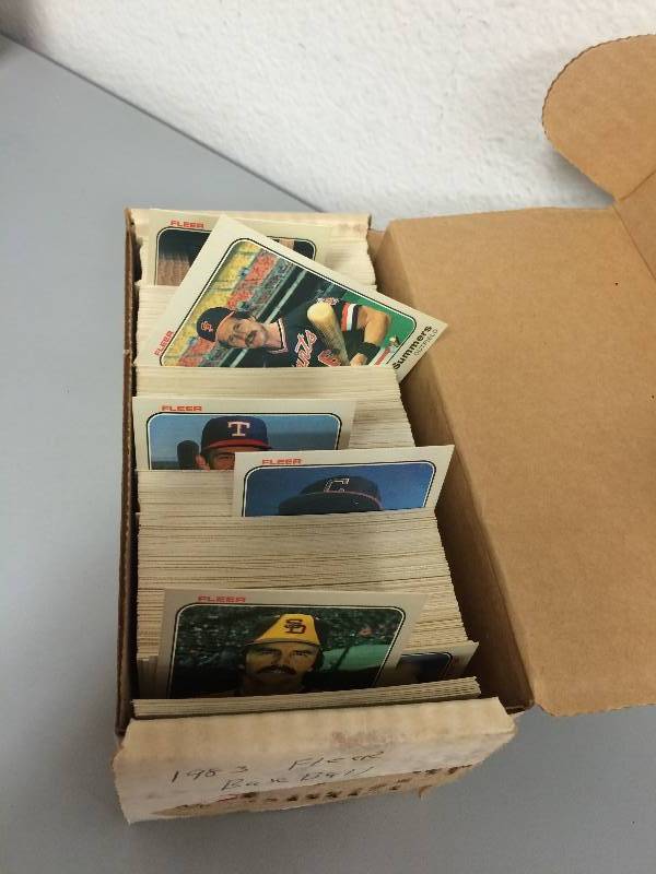 lot 23 image: Baseball Card Assortment