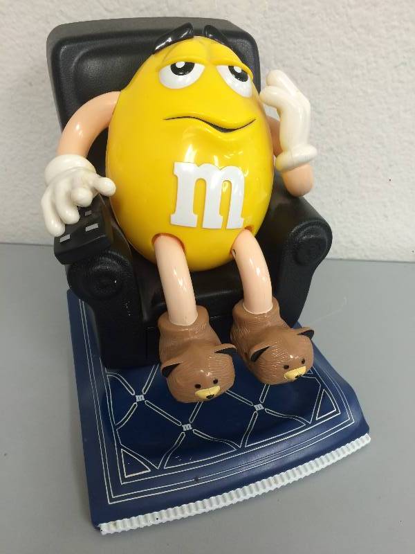 lot 29 image: M&M LA-Z-BOY Dispenser