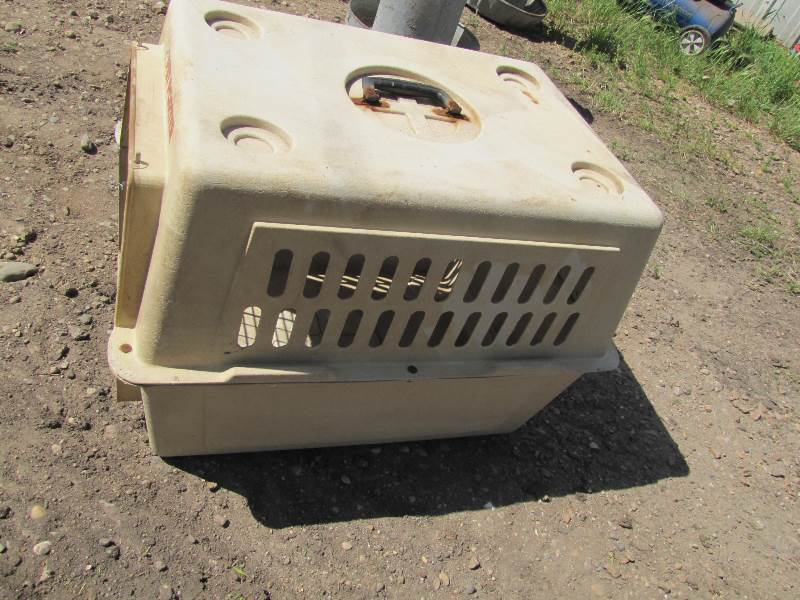 lot 9 image: Pet Carrier #1