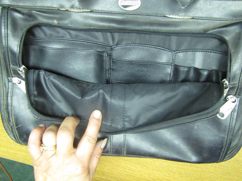 lot 24 image: 2 Briefcase type bags