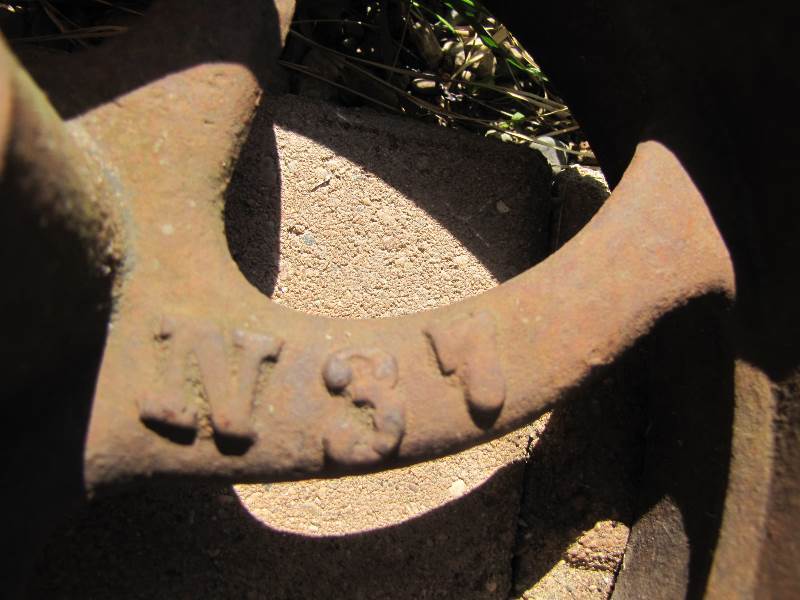 lot 33 image: Iron Pulley #2