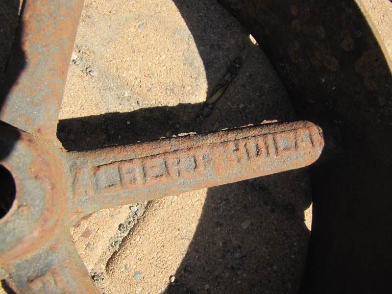 lot 36 image: Iron Pulley #5
