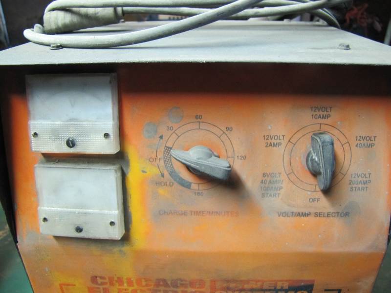 lot 56 image: Battery Charger
