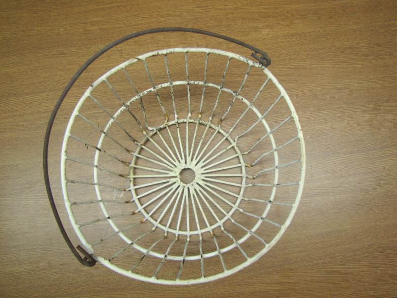lot 59 image: Vintage Egg Carrier  Metal Basket