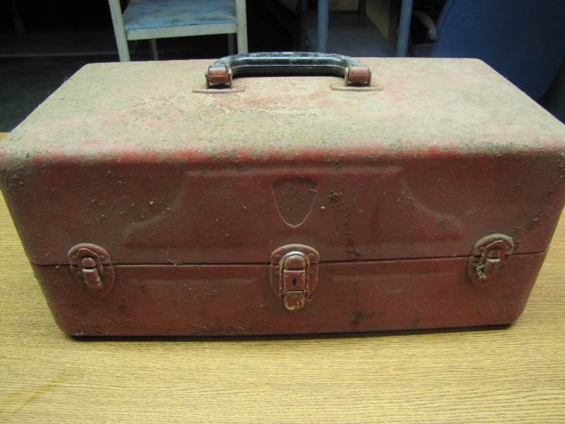 lot 63 image: Metal Tackle box filled with fishing equip.