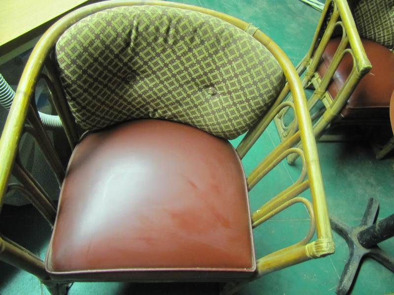 lot 86 image: Bar Set - 4 Wicker Chairs & Table