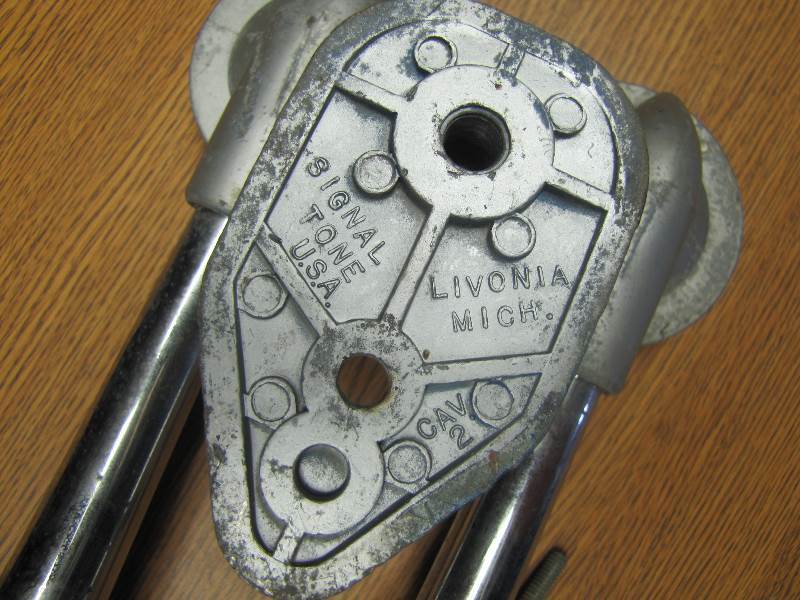lot 100 image: Used Air Horn