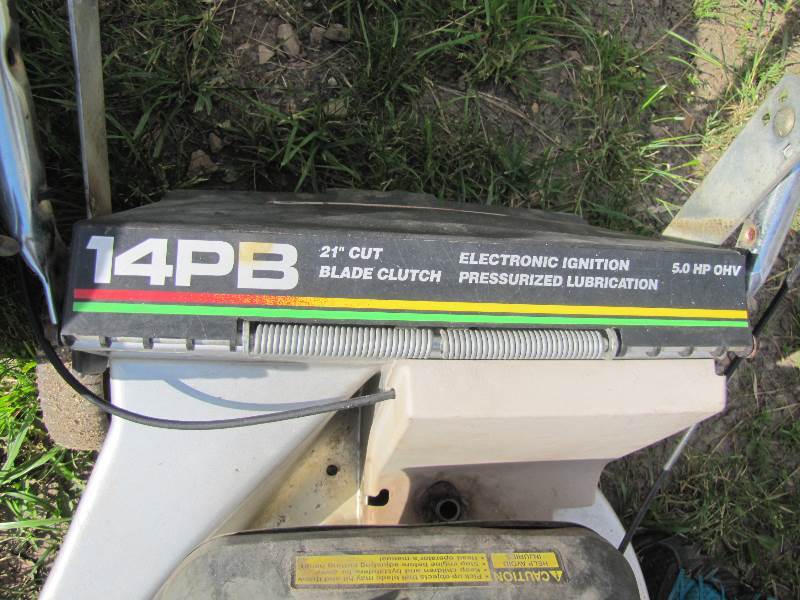 lot 111 image: John Deere Push Lawn Mower