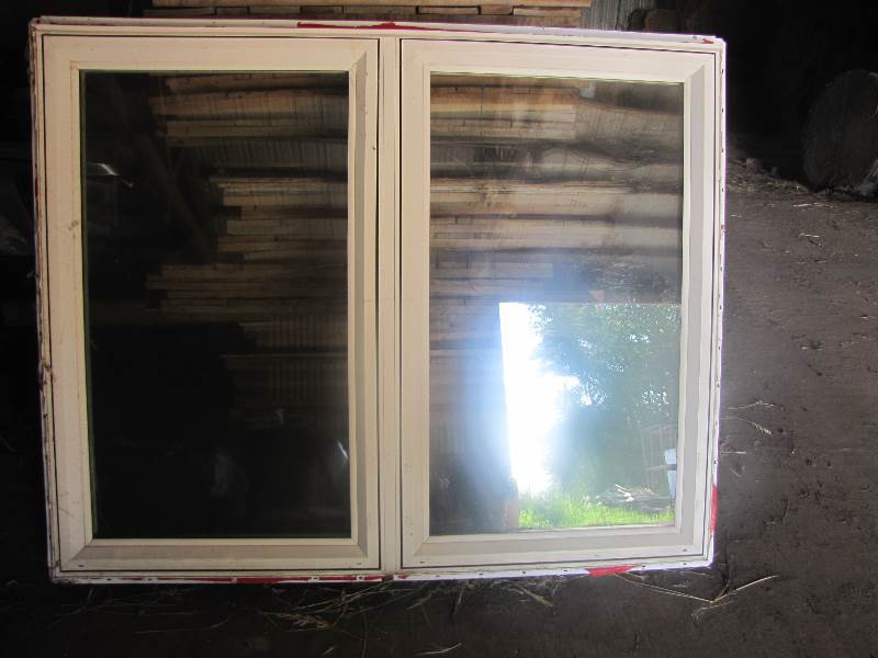 lot 118 image: Large Crank Out Window