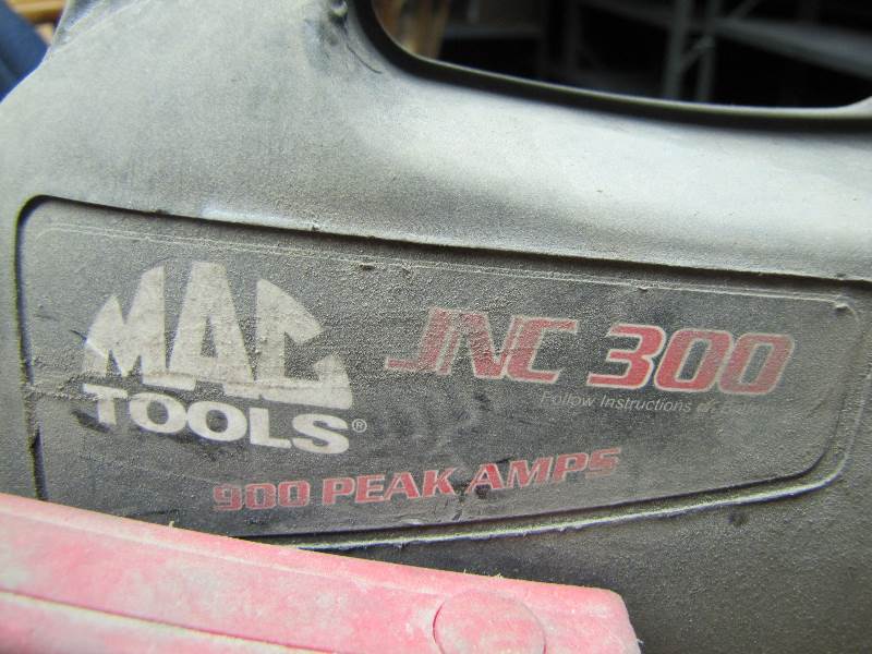 lot 135 image: Mac Tools Battery Charger
