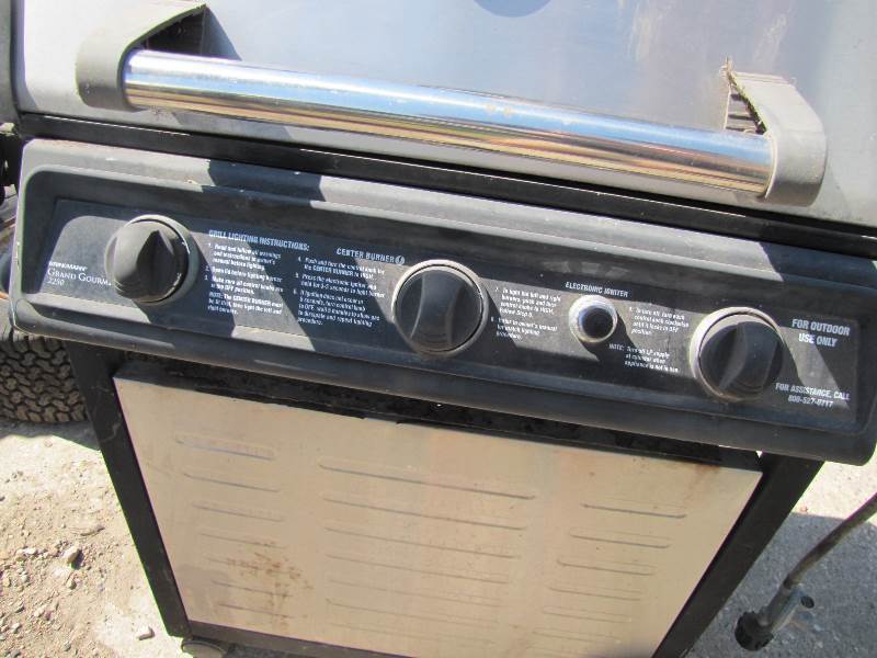 lot 137 image: Large Gas Grill with side burner