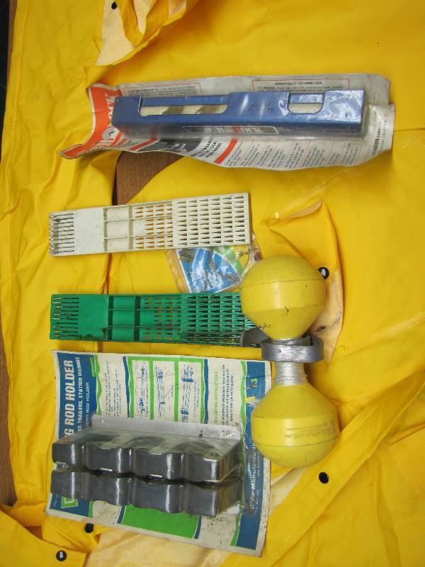 lot 138 image: Heavy Rain Gear  Bibs & fishing accessories