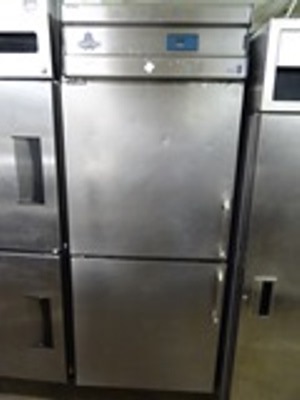 lot 6 image: Refrigerator