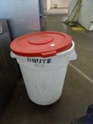 lot 14 image: Rubbermaid Bin with Lid