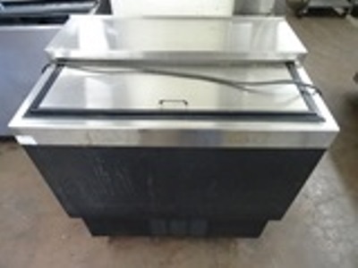 lot 16 image: Beer Cooler