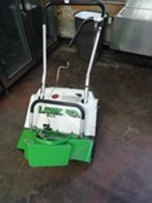 lot 33 image: Snow Blower