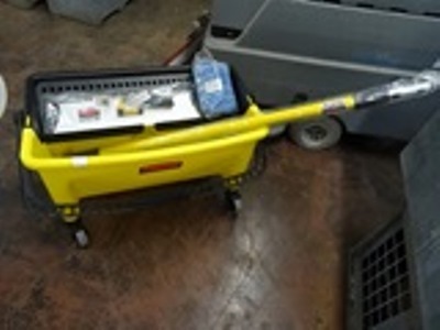 lot 37 image: Mop Kit