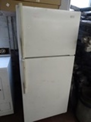 lot 48 image: Fridge & Freezer