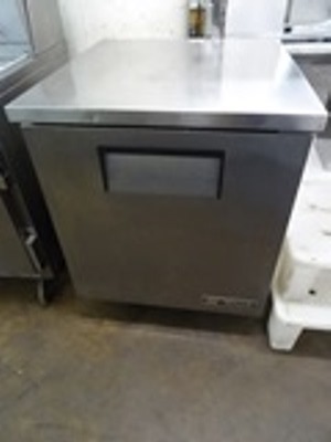 lot 100 image: Work top under counter refrigerator