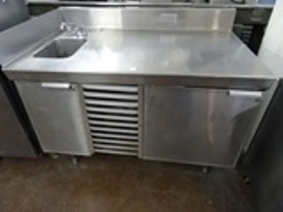 lot 132 image: Waitress Station