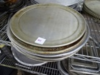 lot 229 image: Pizza Pans
