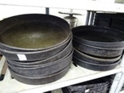 lot 274 image: Pizza Pans