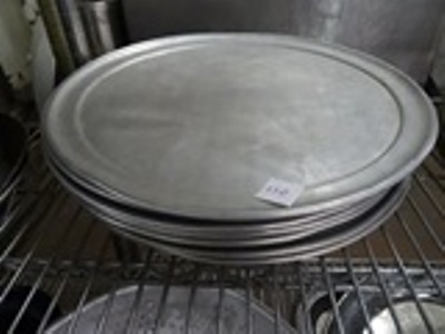 lot 230 image: Pizza Pans