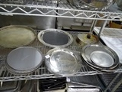 lot 231 image: PlatesLids & More