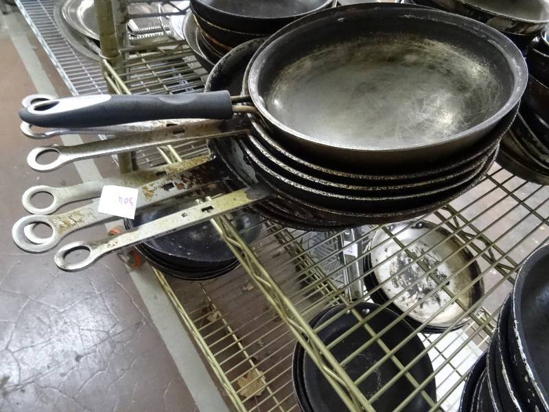 lot 304 image: Sautee Pans