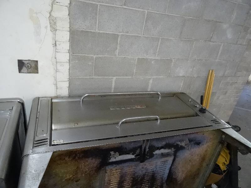 lot 305 image: Pizza Oven